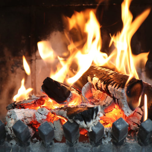 Mehr Holz auf den Scheiterhaufen der Hebammen