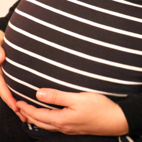 Fragen an die Hebamme: Was hilft gegen Schwangerschaftsstreifen?