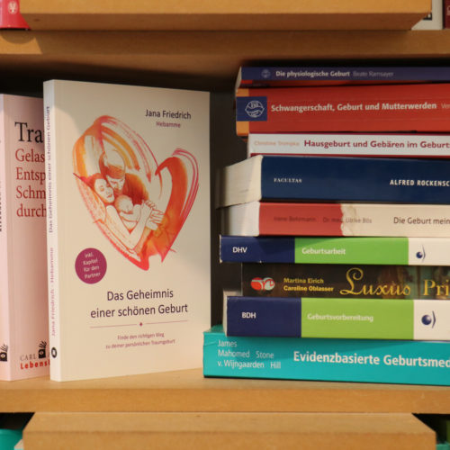 Hebammenempfehlung: Fünf Bücher zum Thema Geburt