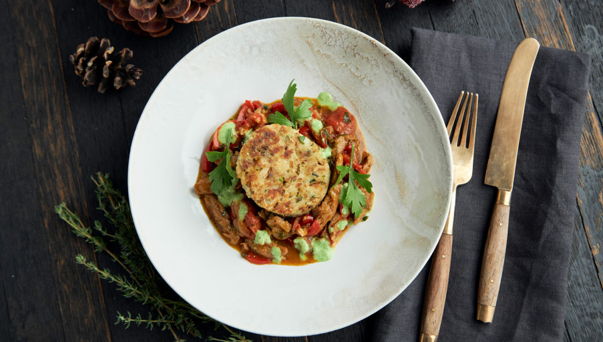 Paprika-Rahmgeschnetzeltes mit Brezenknödel und Petersiliensahne