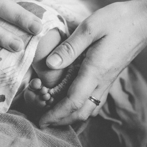 Mit allen Sinnen – darum ist Berührung für Babys so wichtig