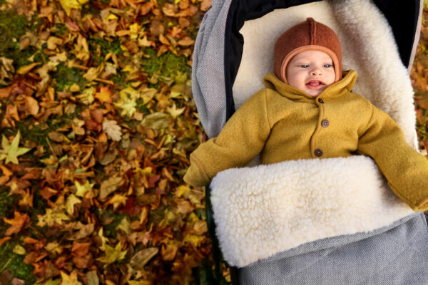 Geborgen im Kinderwagen