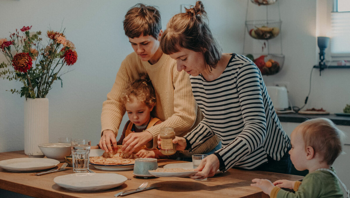 Regenbogenfamilie Alltag Familienessen Sorgearbeit Care-Arbeit