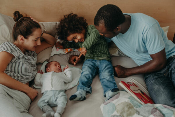 Familie Bindung Wochenbett neues Familienmitglied